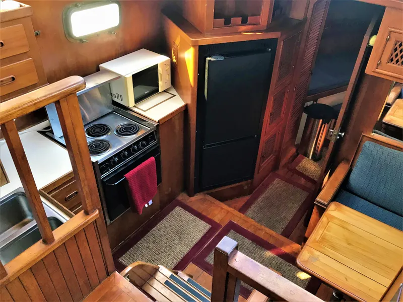 1982 Marine Trader AFT CABIN TRAWLER