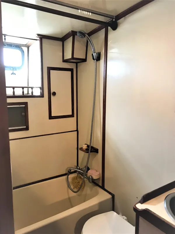 1982 Marine Trader AFT CABIN TRAWLER