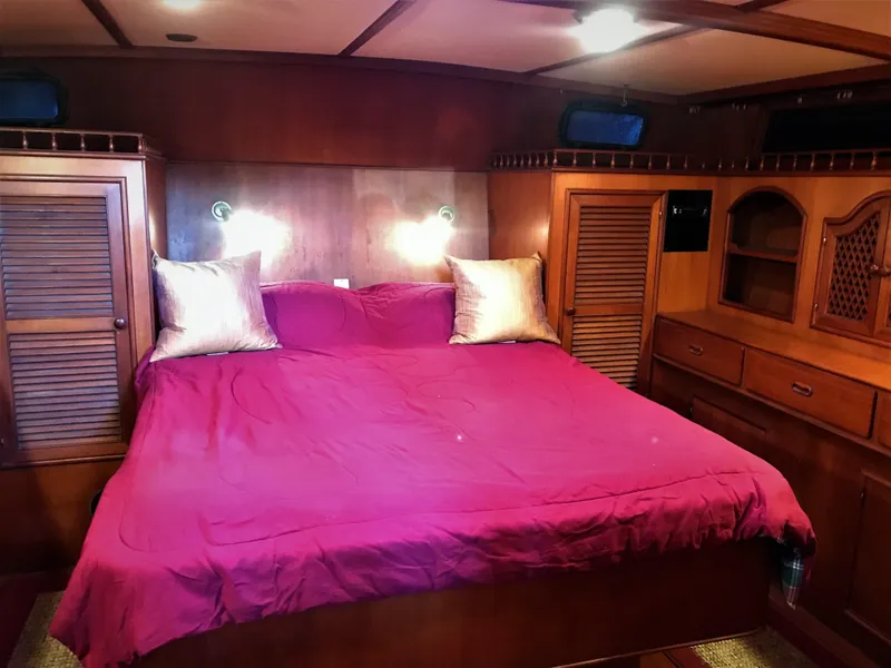1982 Marine Trader AFT CABIN TRAWLER