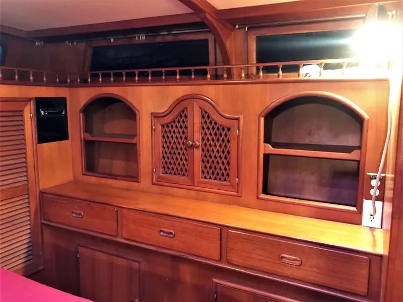 1982 Marine Trader AFT CABIN TRAWLER