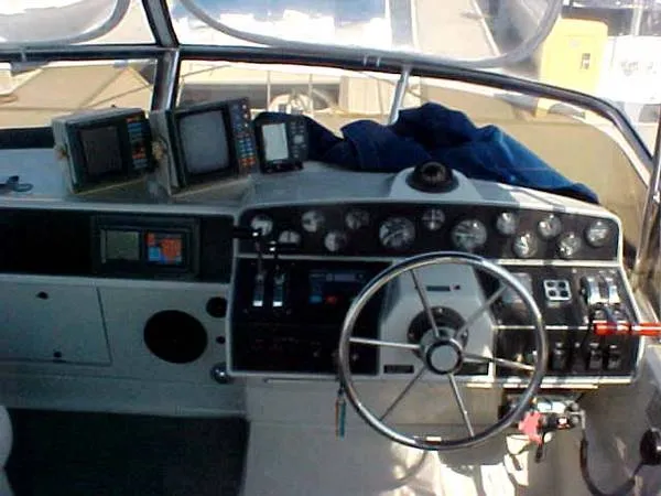 1991 Carver 28