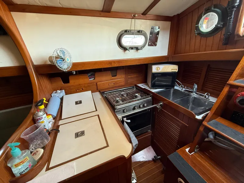 1982 Tayana 37