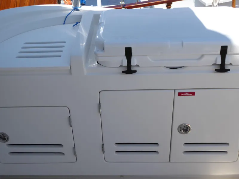 Flybridge storage & cooler