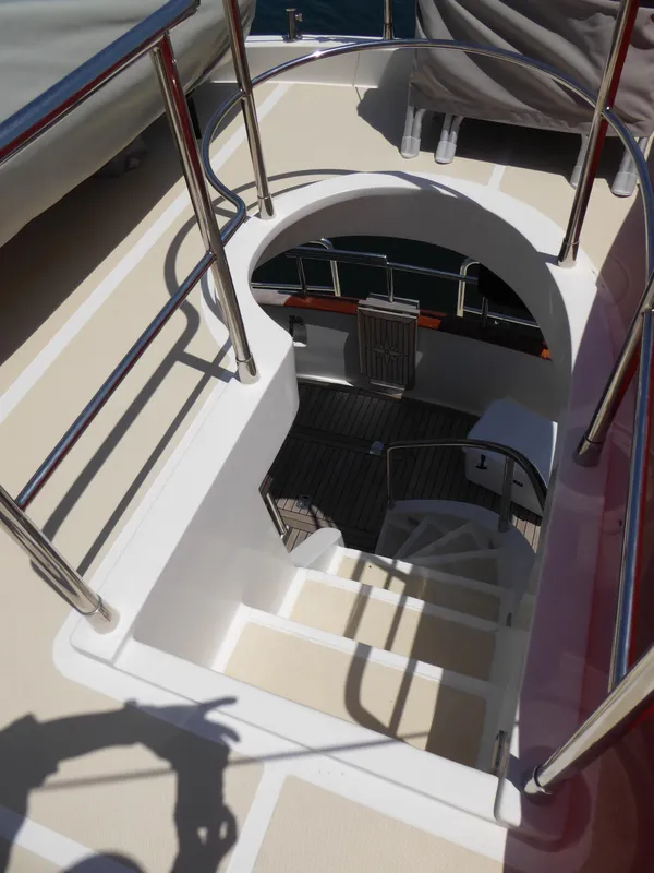 Stairs from flybridge to cockpit