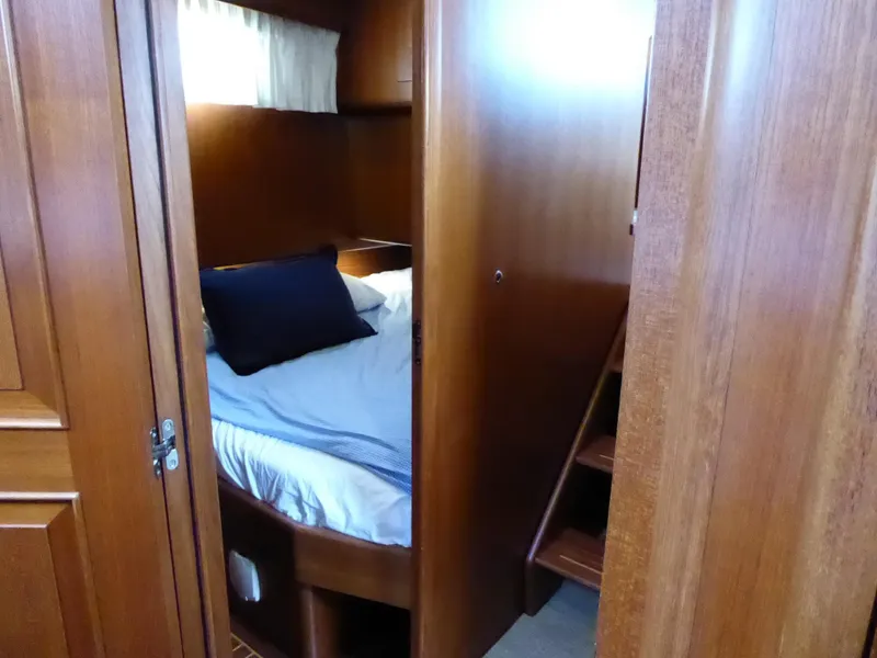Looking to guest