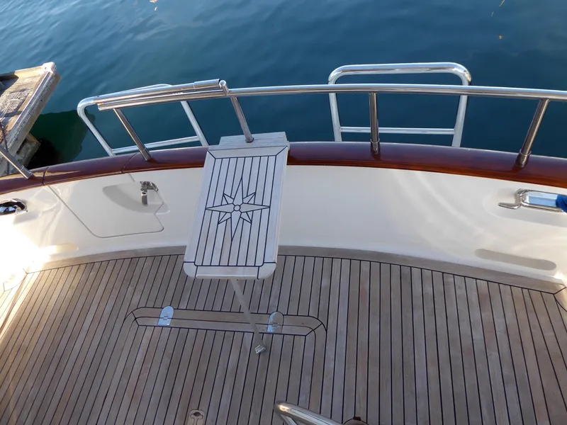 Flybridge looking to teak cockpit