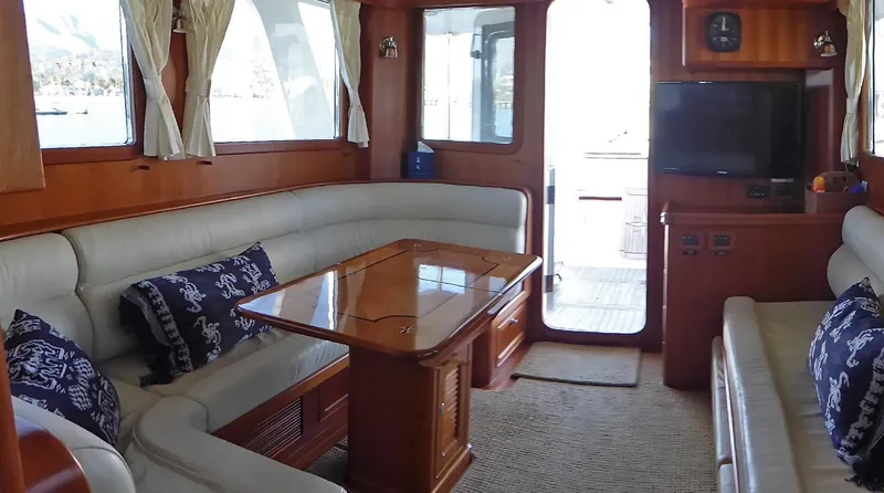 Salon looking aft 2
