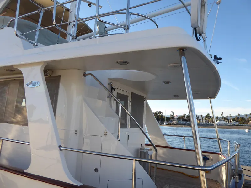 Cockpit, Flybridge access