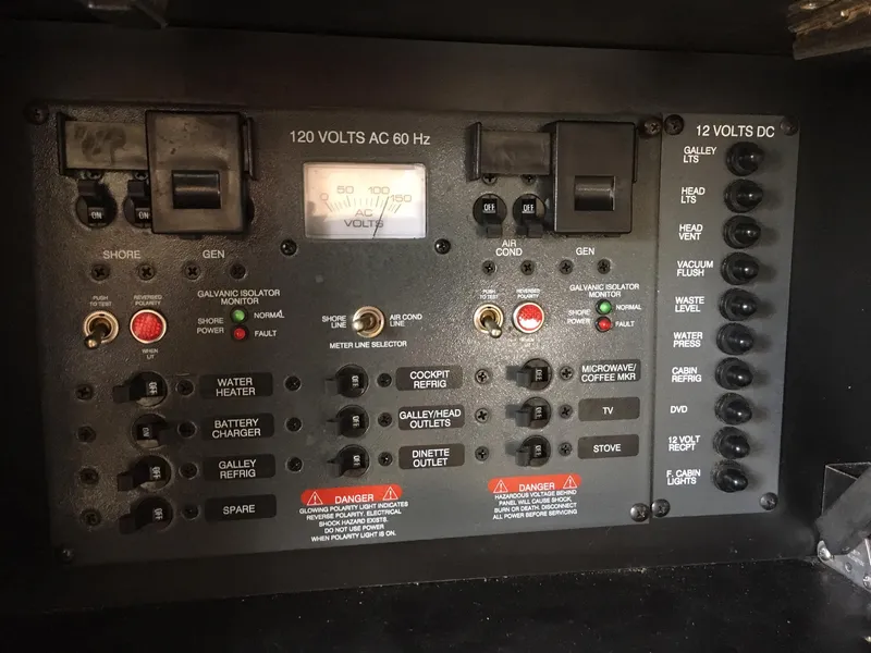 2004 Chaparral 310 Signature