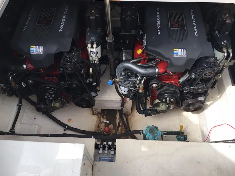 2004 Chaparral 310 Signature