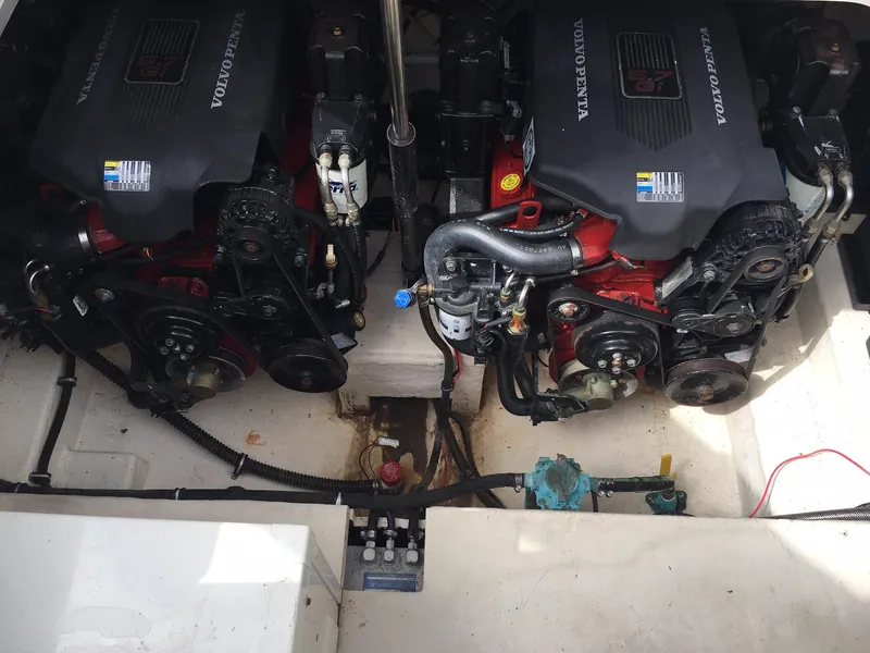2004 Chaparral 310 Signature