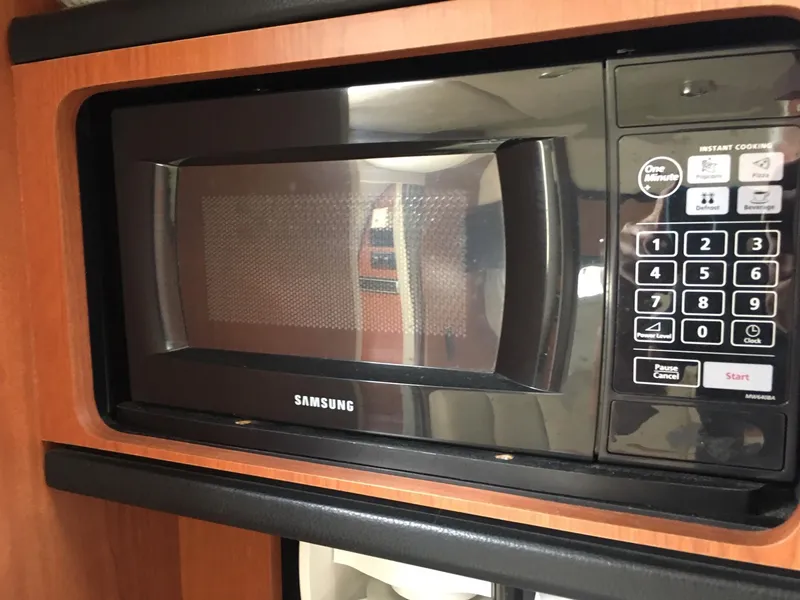 2004 Chaparral 310 Signature