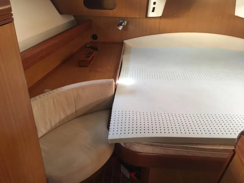 2007 Jeanneau 42 DS