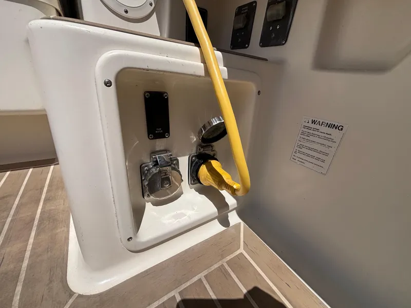 1998 Pursuit 3400 Express