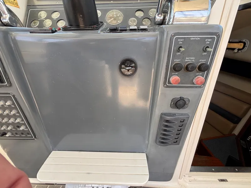 1998 Pursuit 3400 Express