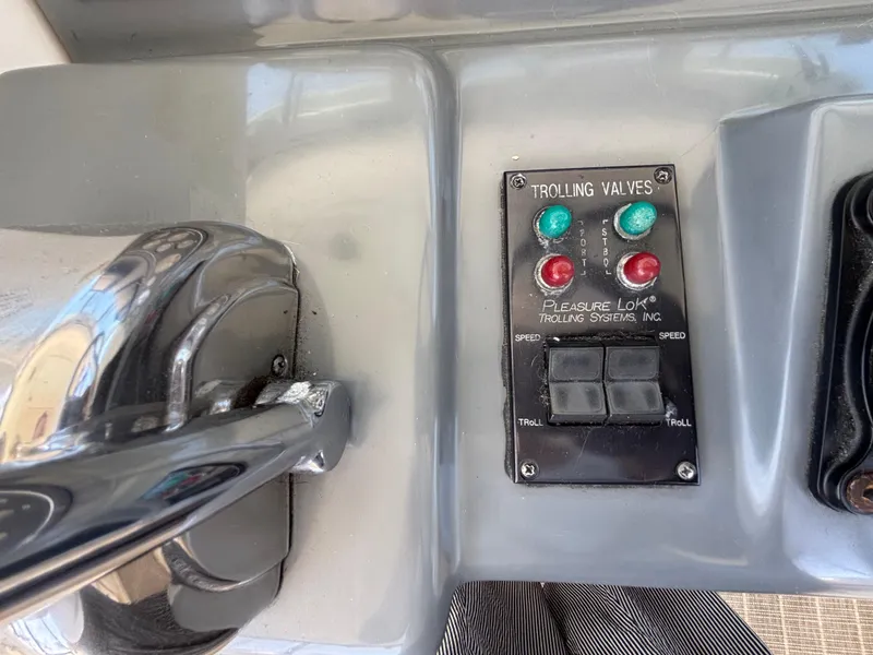1998 Pursuit 3400 Express