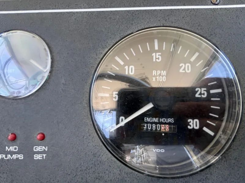 1998 Pursuit 3400 Express
