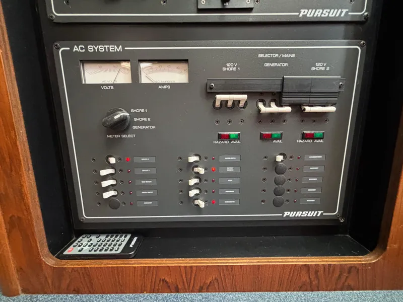 1998 Pursuit 3400 Express