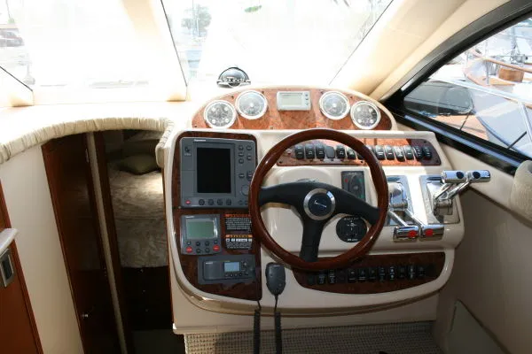 2005 Meridian 381 Sedan