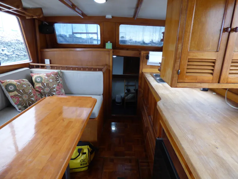 1977 CHB 34 Aft Cabin Trawler