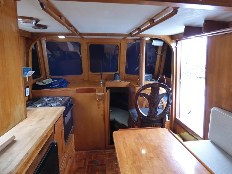 1977 CHB 34 Aft Cabin Trawler