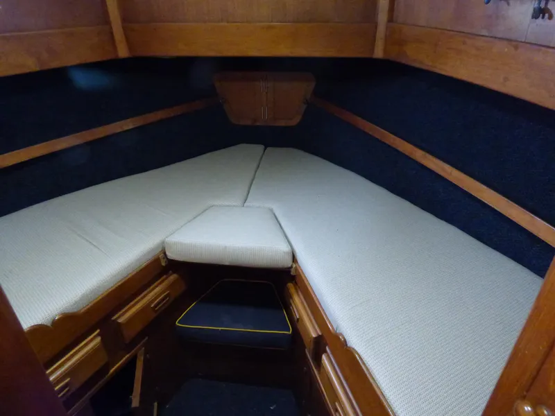 1977 CHB 34 Aft Cabin Trawler