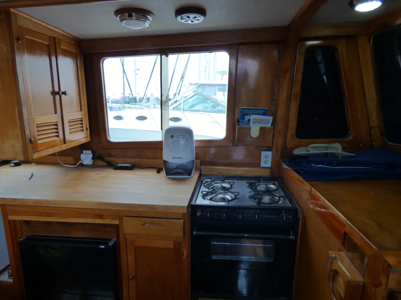 1977 CHB 34 Aft Cabin Trawler