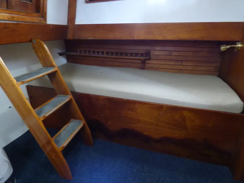 1977 CHB 34 Aft Cabin Trawler