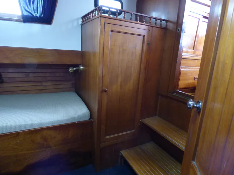 1977 CHB 34 Aft Cabin Trawler