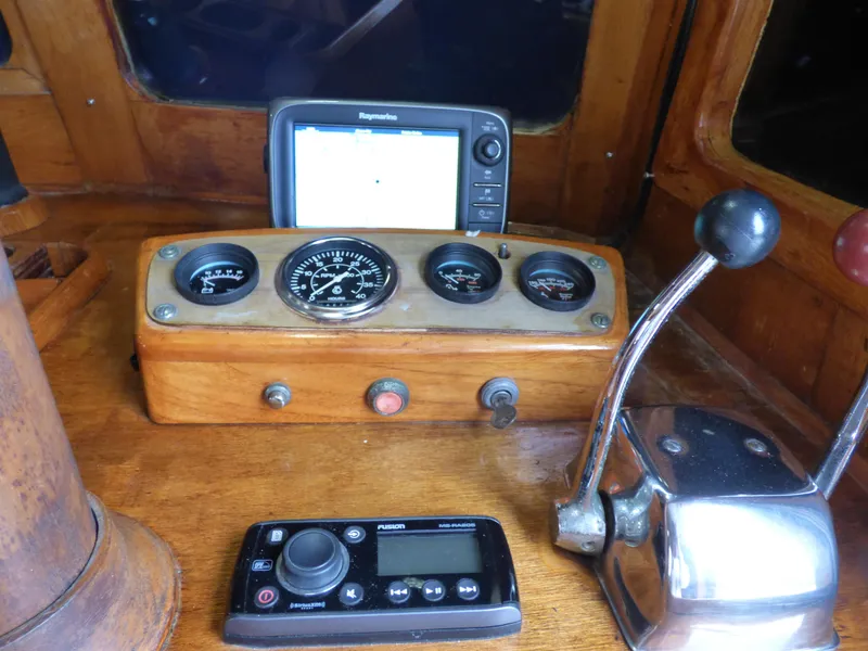 1977 CHB 34 Aft Cabin Trawler