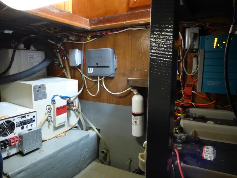 1977 CHB 34 Aft Cabin Trawler