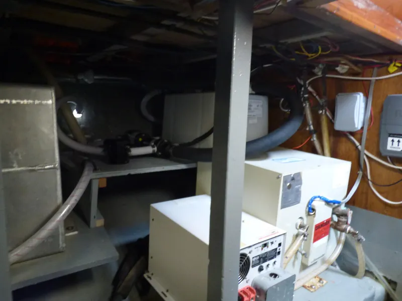 1977 CHB 34 Aft Cabin Trawler