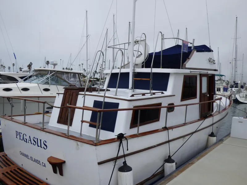 1977 CHB 34 Aft Cabin Trawler