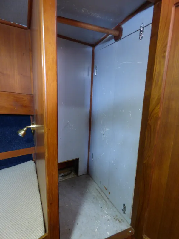 1977 CHB 34 Aft Cabin Trawler