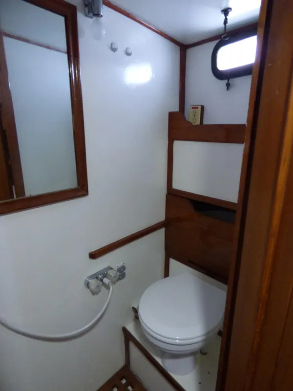 1977 CHB 34 Aft Cabin Trawler