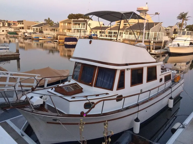 1977 CHB 34 Aft Cabin Trawler