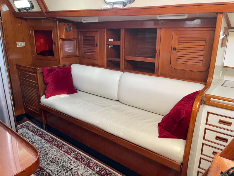 1984 Hylas 44