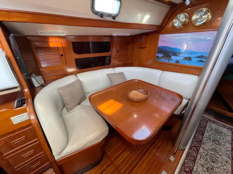1984 Hylas 44