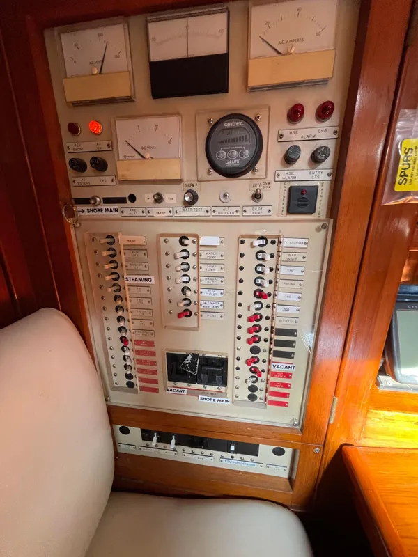 1984 Hylas 44