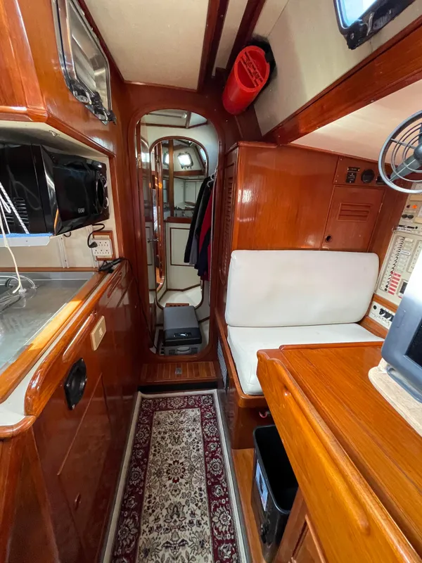 1984 Hylas 44