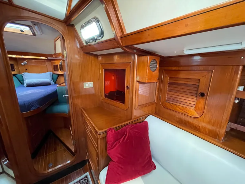 1984 Hylas 44