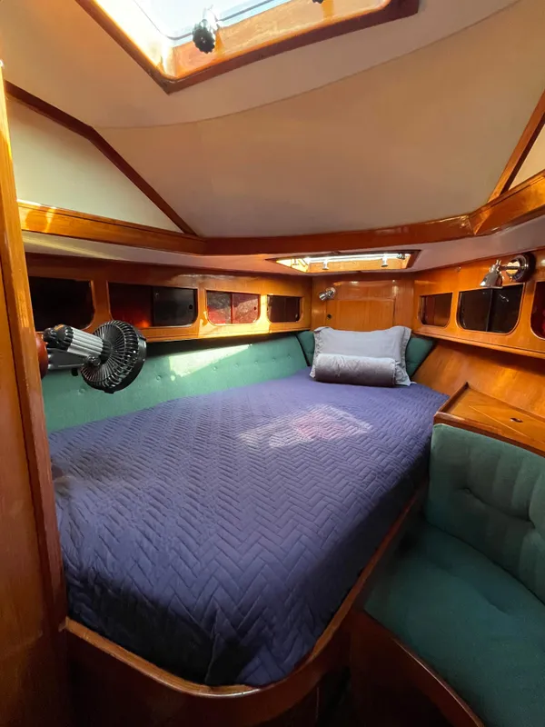 1984 Hylas 44