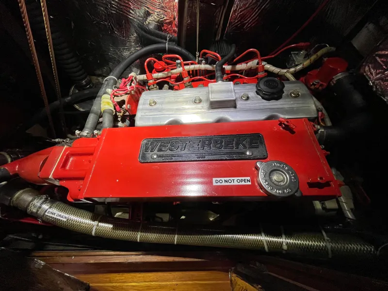 1984 Hylas 44