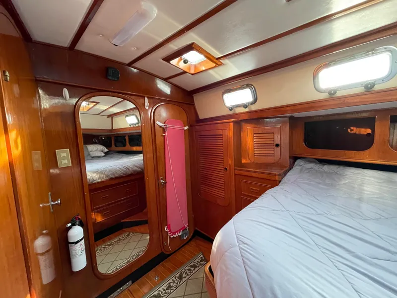 1984 Hylas 44