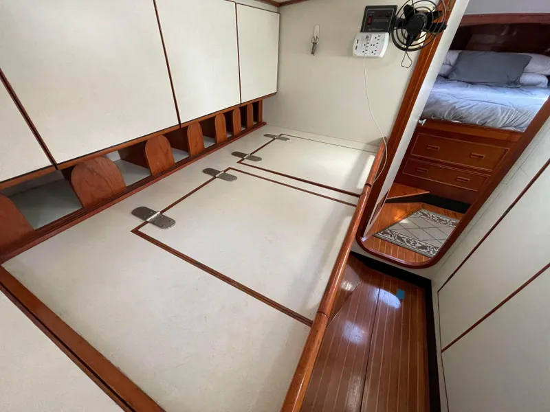 1984 Hylas 44
