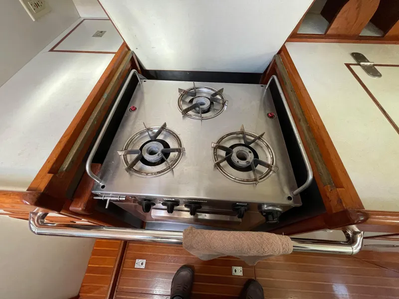 1984 Hylas 44