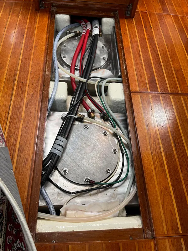 1984 Hylas 44