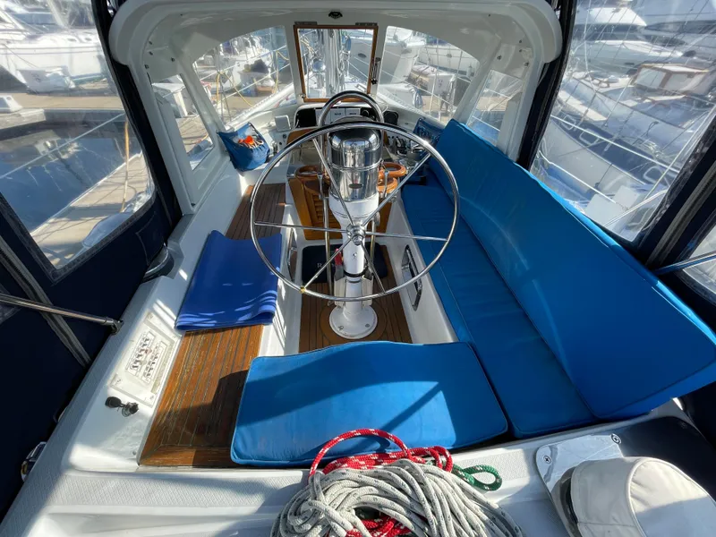 1984 Hylas 44