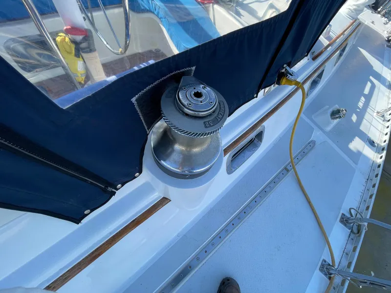 1984 Hylas 44