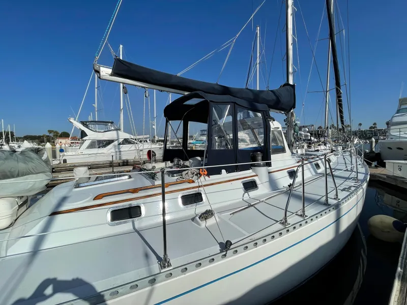 1984 Hylas 44
